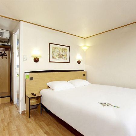 Campanile Hotel Mayenne Chambre photo
