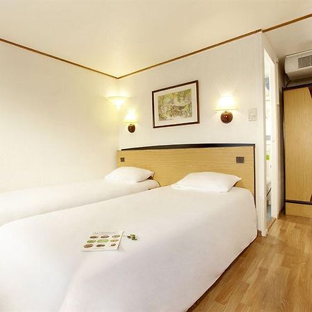 Campanile Hotel Mayenne Chambre photo