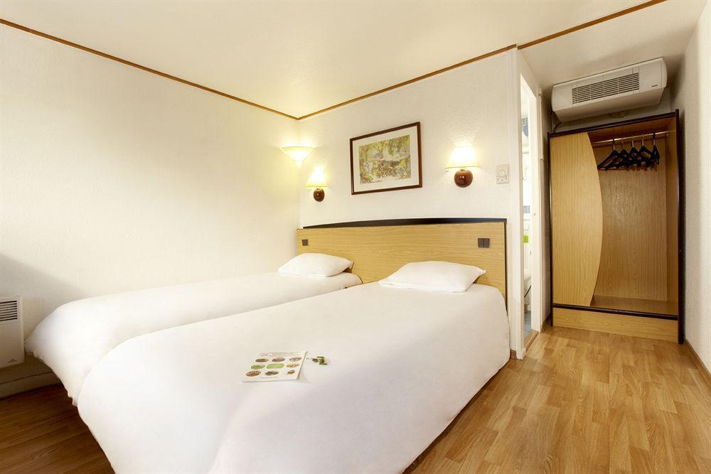 Campanile Hotel Mayenne Chambre photo